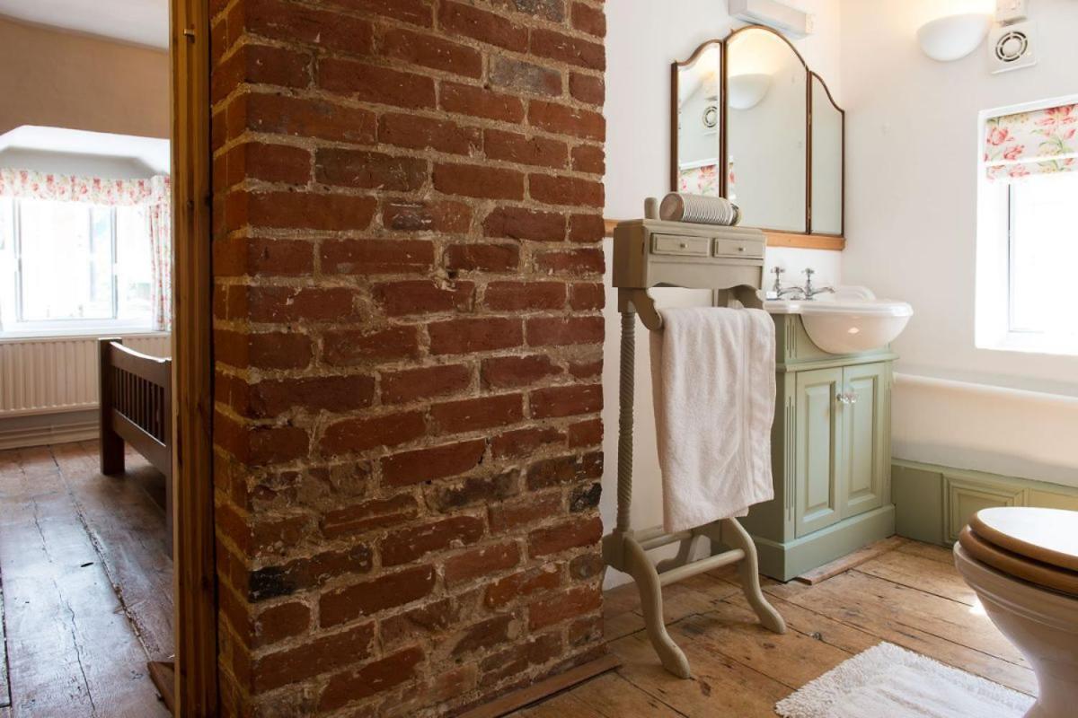 Wren Cottage, A Very Cosy Historic Coastal Cottage In A Pretty Little Village Wickham Market المظهر الخارجي الصورة