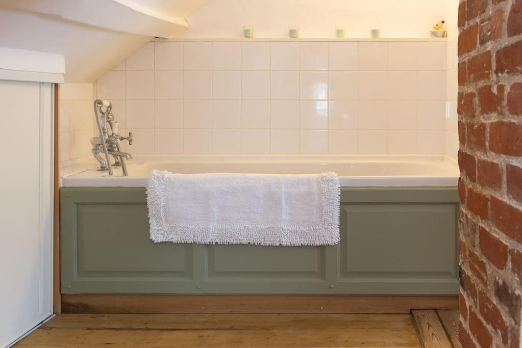 Wren Cottage, A Very Cosy Historic Coastal Cottage In A Pretty Little Village Wickham Market المظهر الخارجي الصورة