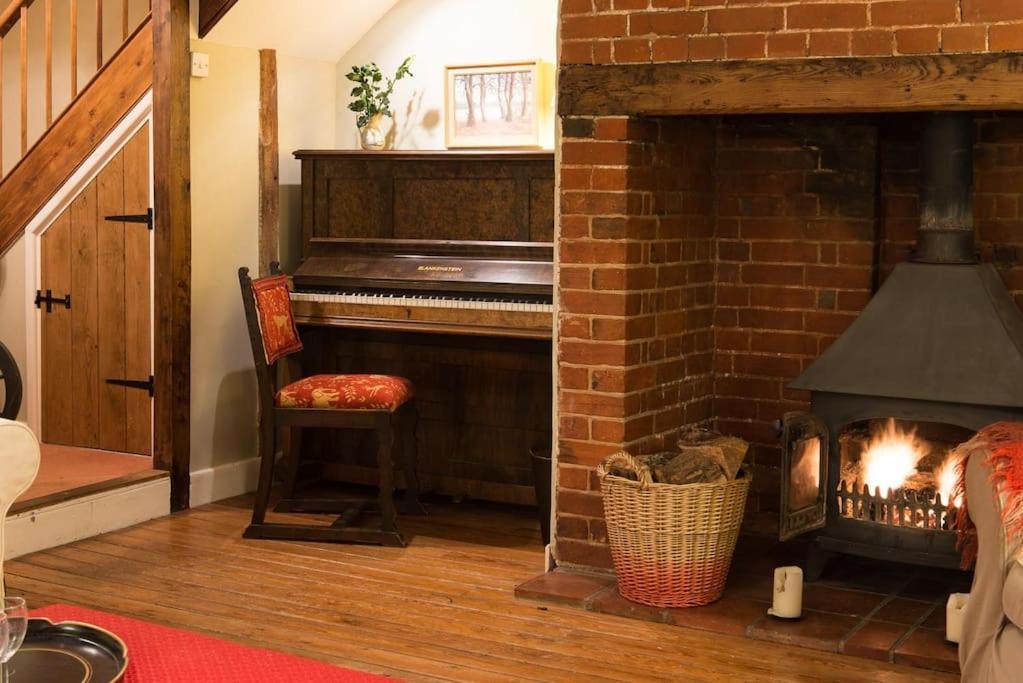 Wren Cottage, A Very Cosy Historic Coastal Cottage In A Pretty Little Village Wickham Market المظهر الخارجي الصورة